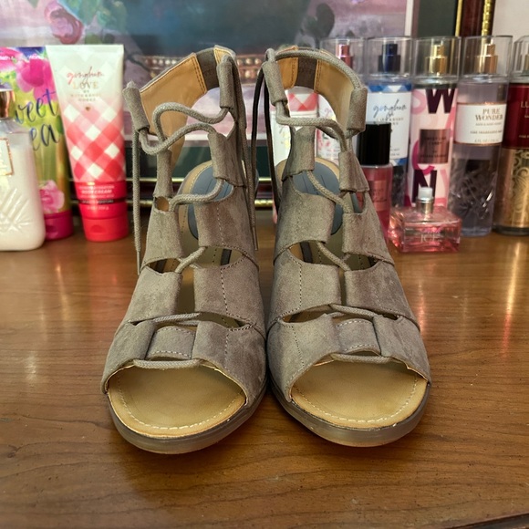 Melrose and Market Wedges - Picture 4 of 5